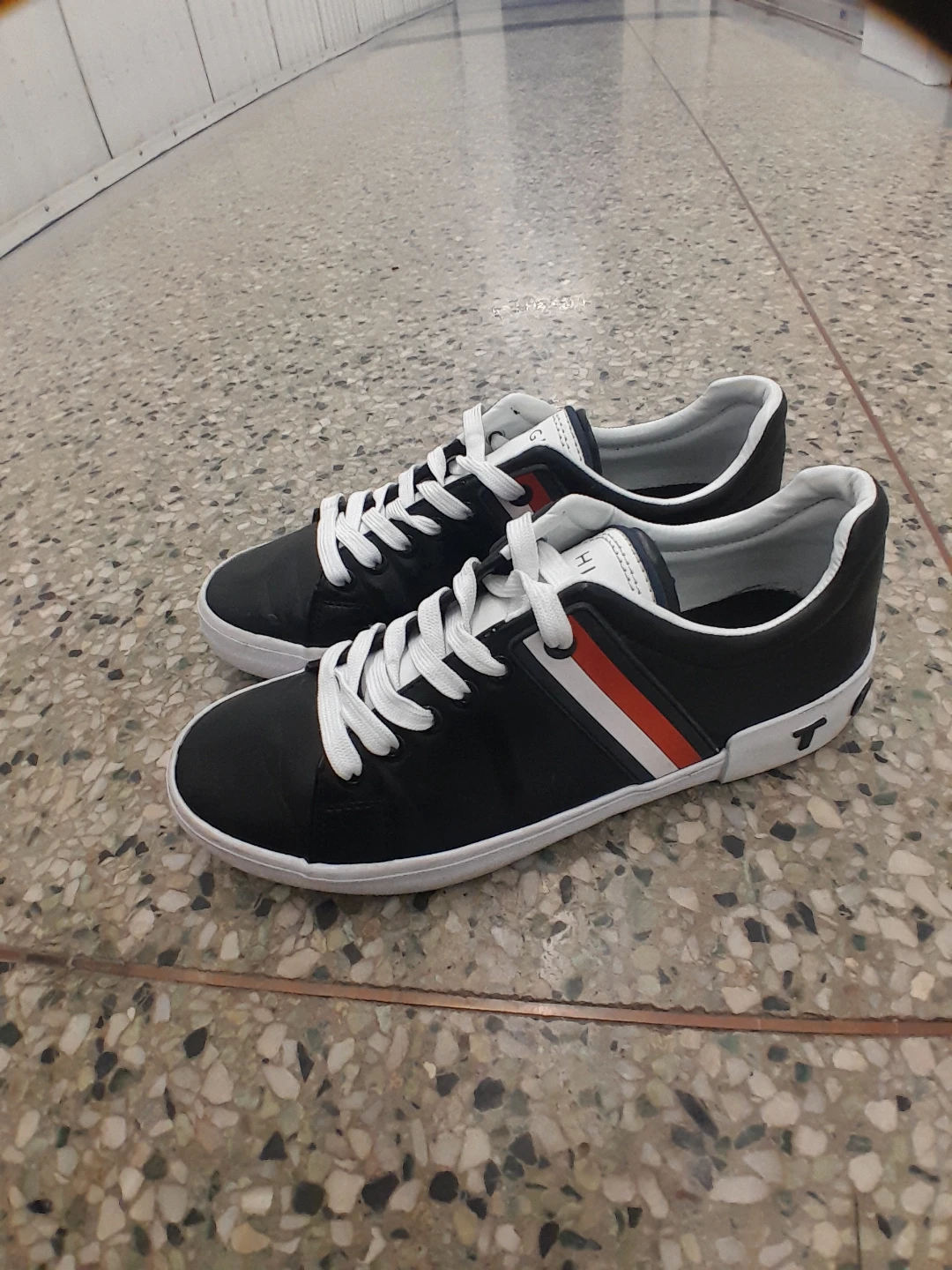 Tommy Hilfiger Black Casual Sneakers Men's Size 7