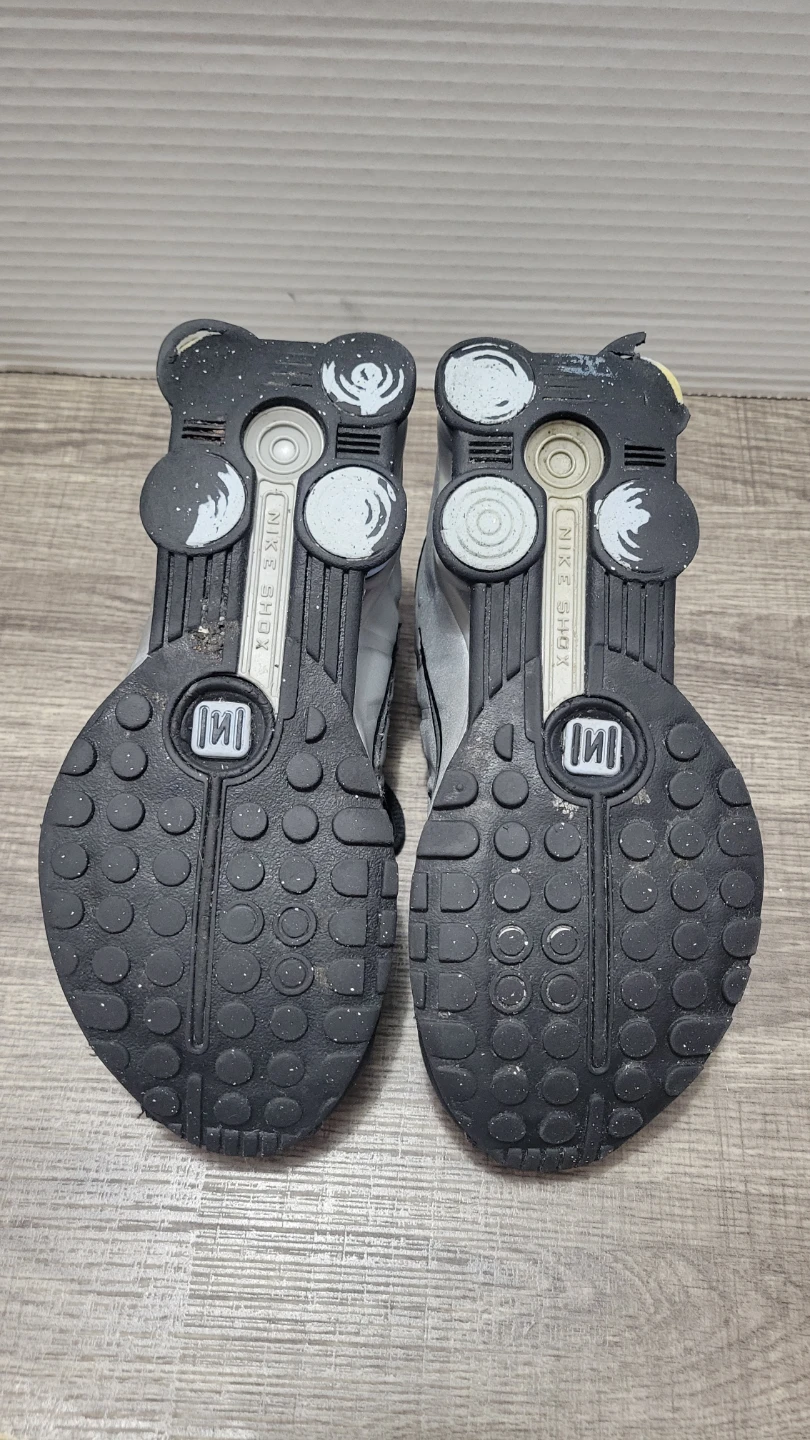 Nike Shox Sneakers Black and Silver Size 4Y - photo 5