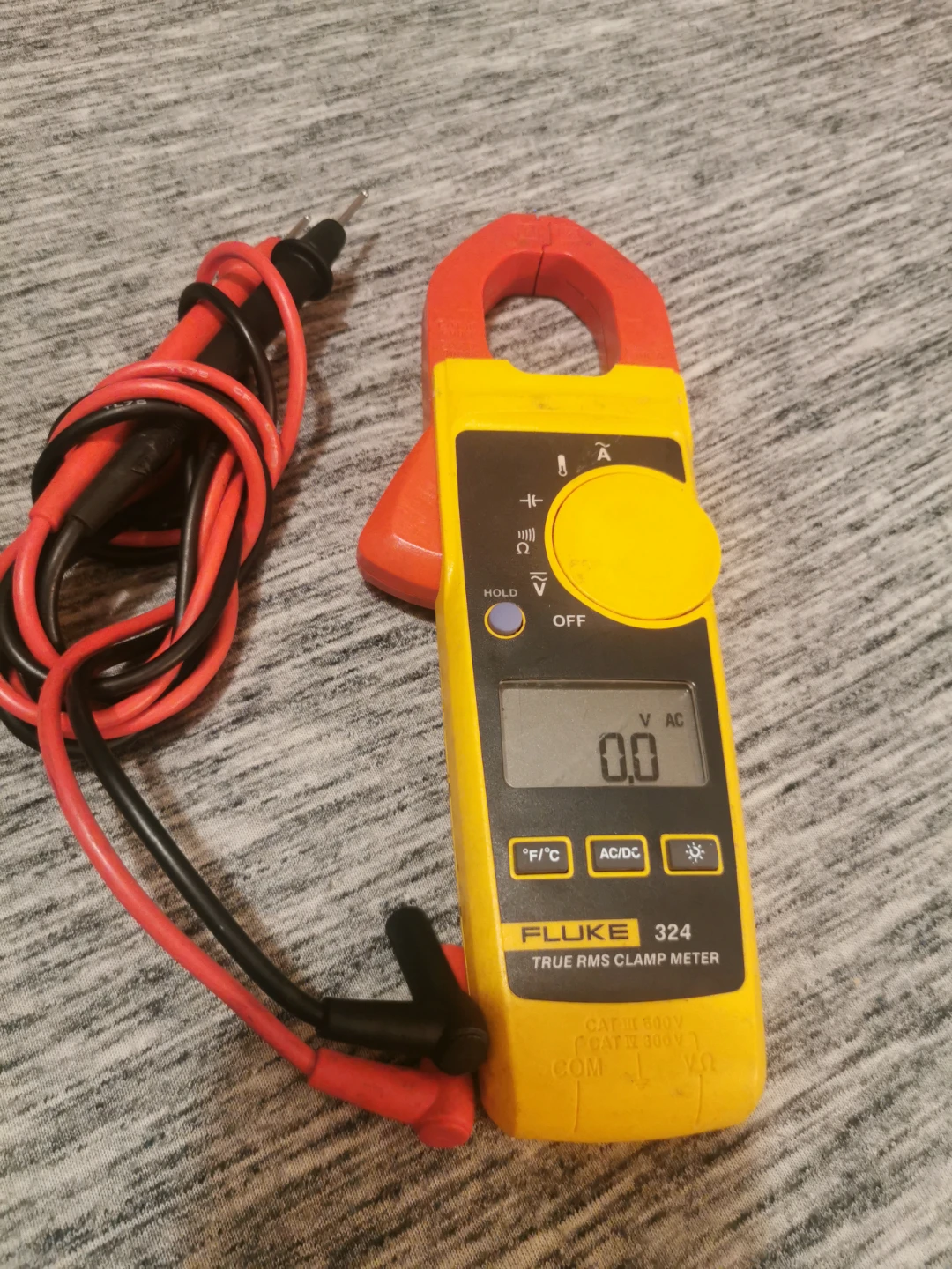 Fluke 324 true RMS clamp meter