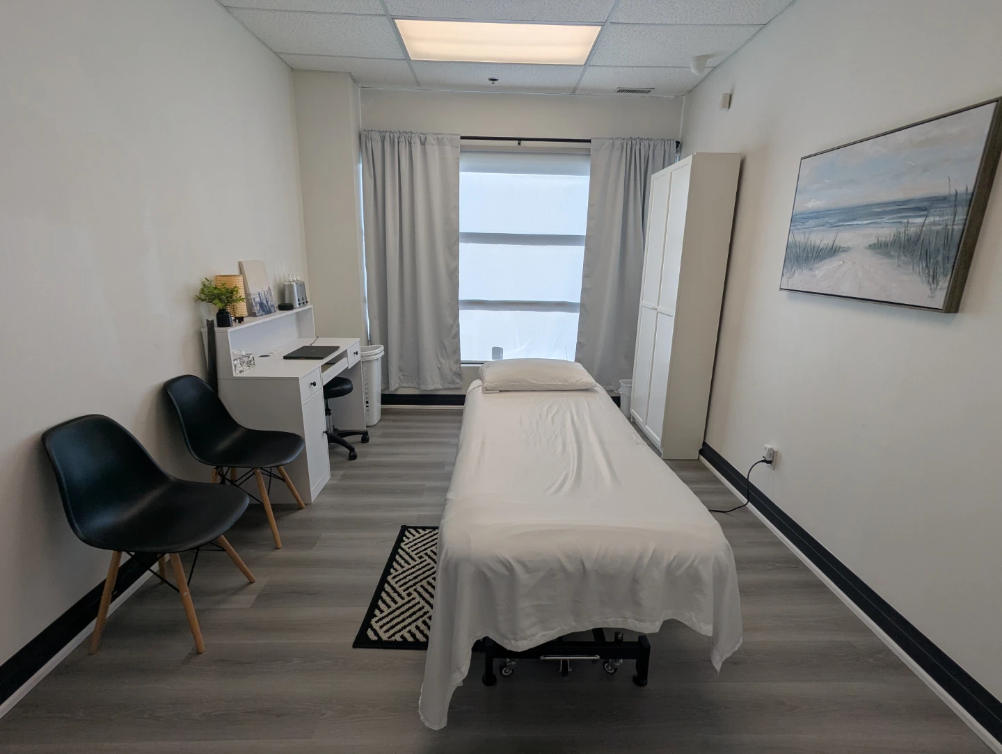 Clinic Room for Rent - photo 3