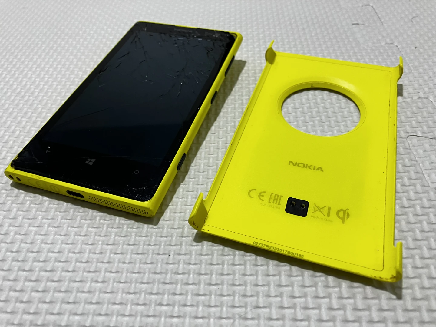 Nokia 909 Windows Phone - photo 4