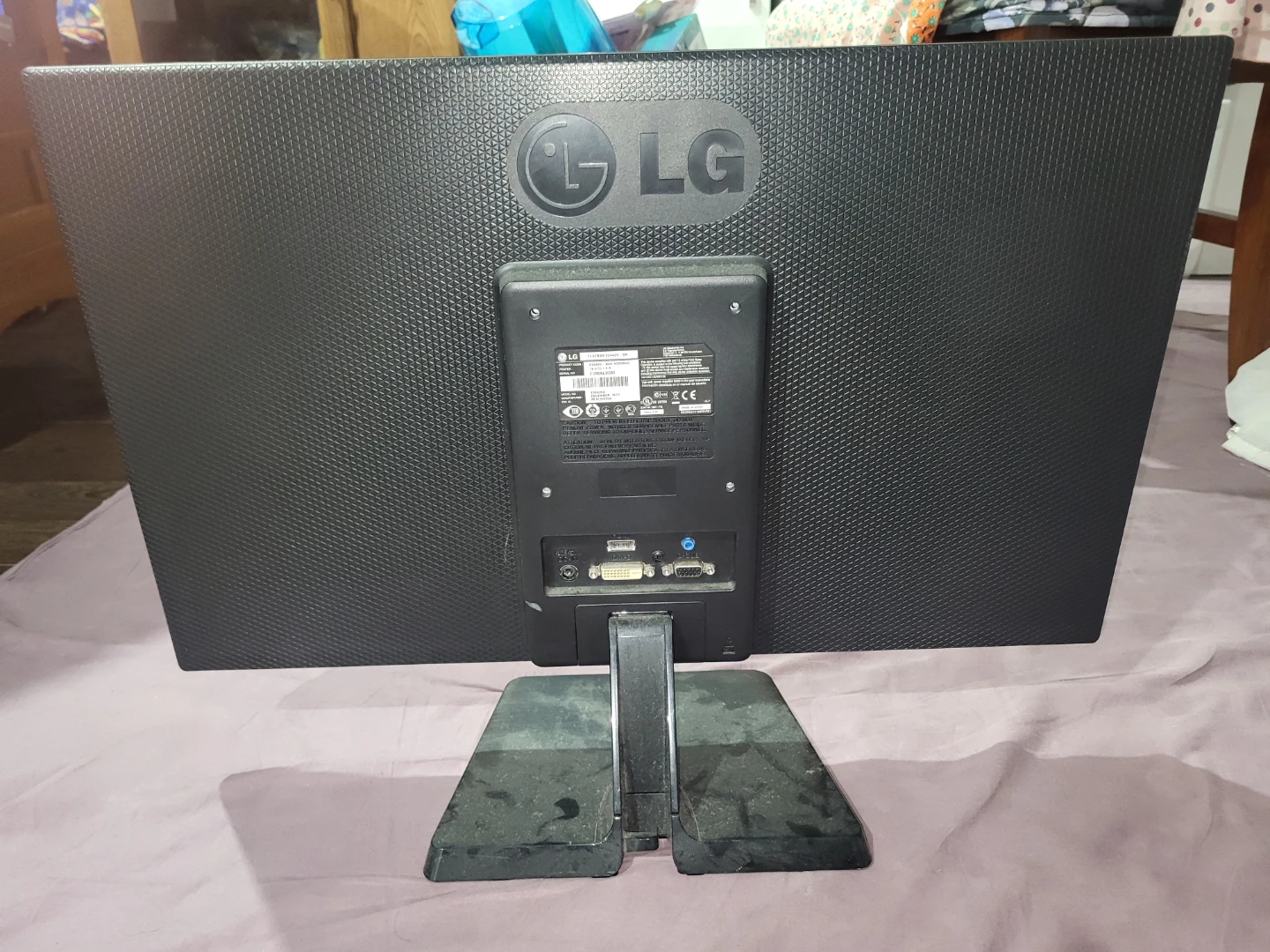 LG Flatron E2442 24-inch Computer Monitor - photo 2