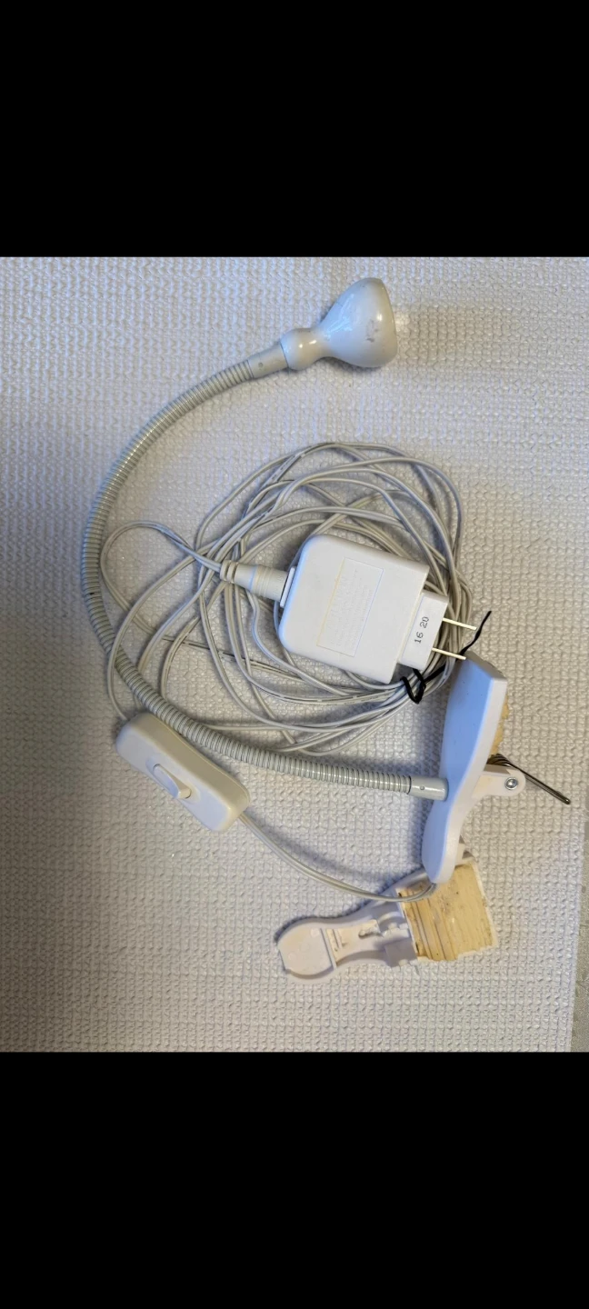 Lamp works, clip broken - photo 2