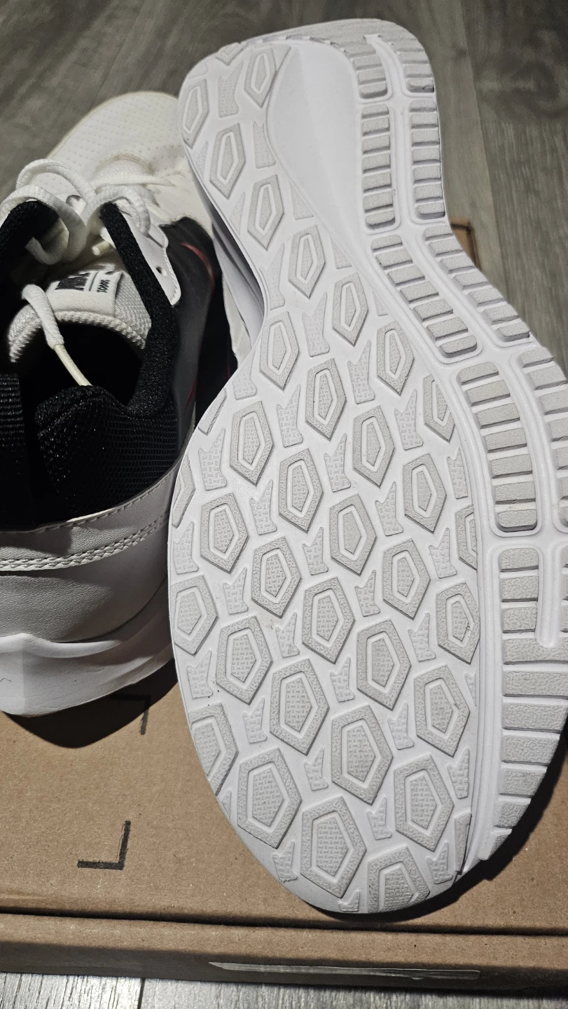 Nike Todos Sneakers White and Black - photo 5