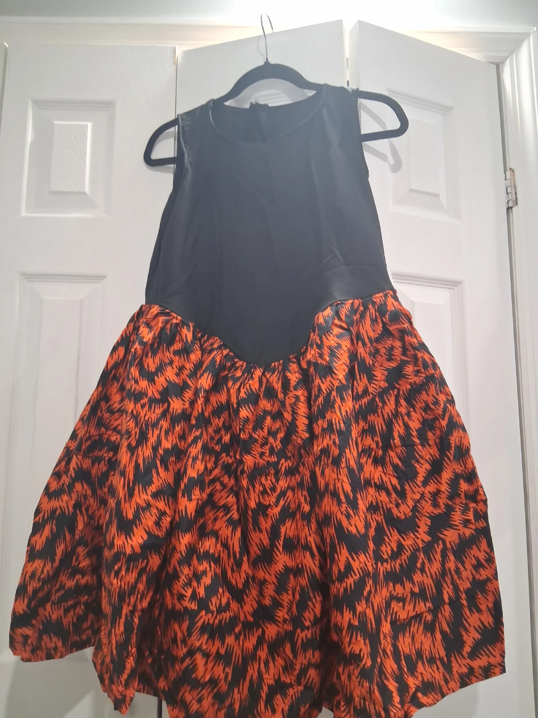 Black and Orange Patterned Sleeveless Dress - photo 3