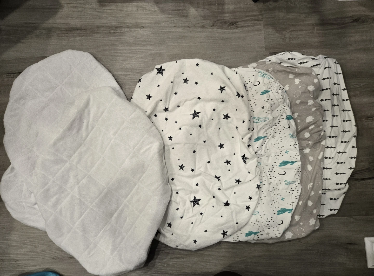 Bassinet matress protectors and fitted sheets