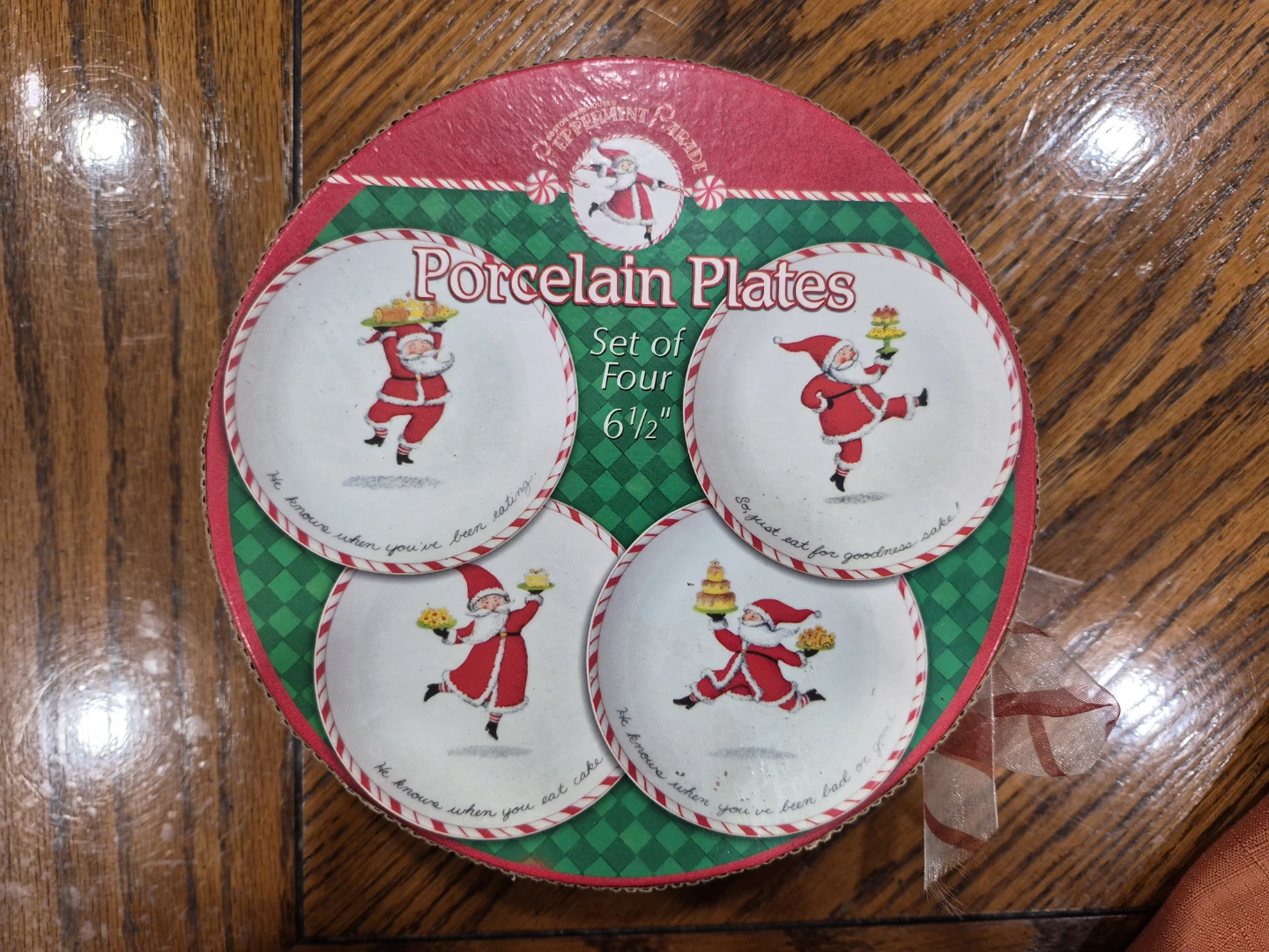 Set of 4 Porcelain Santa Plates new in box