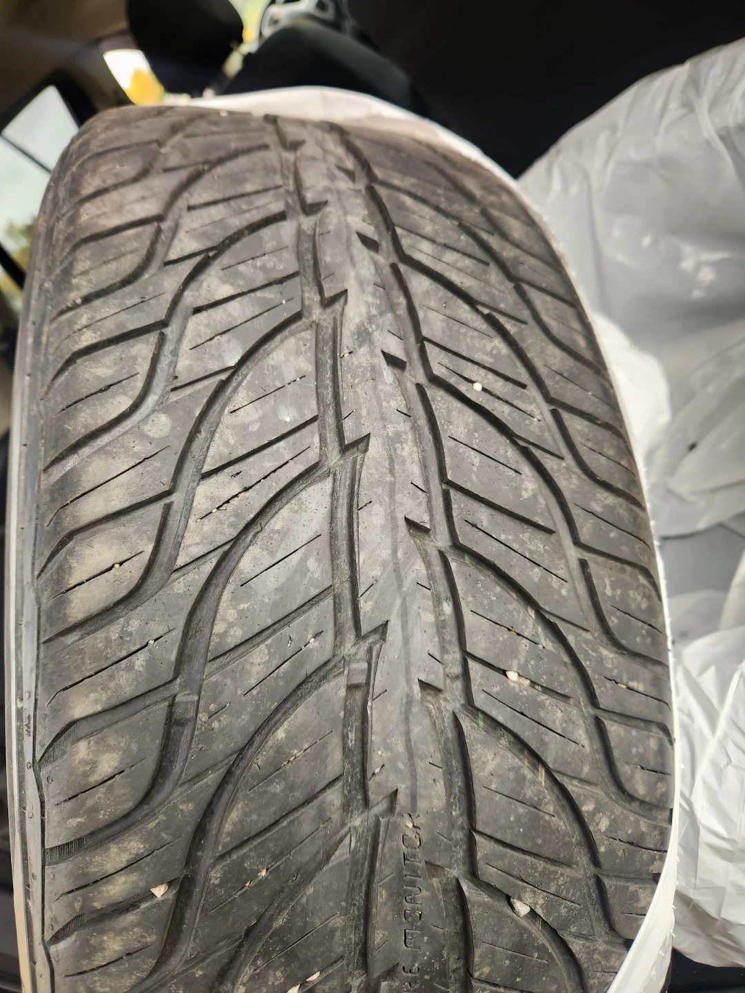 265/40ZR22 Tire