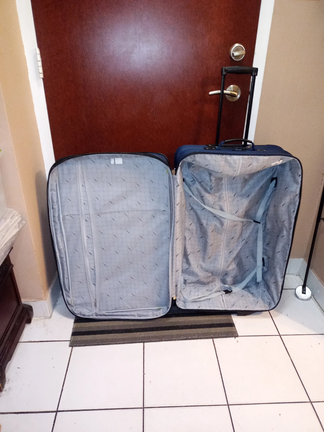 VIA RAIL Large Luggage - photo 2