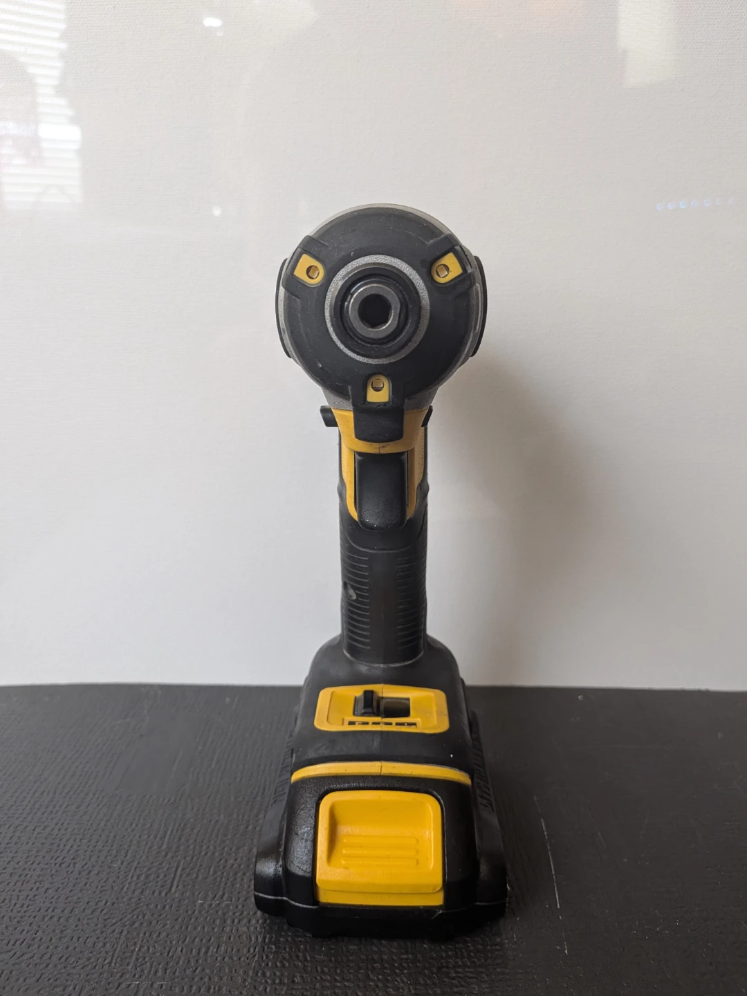 DeWalt 20V MAX XR Brushless Impact Driver (DCF887) w/ Battery - photo 4