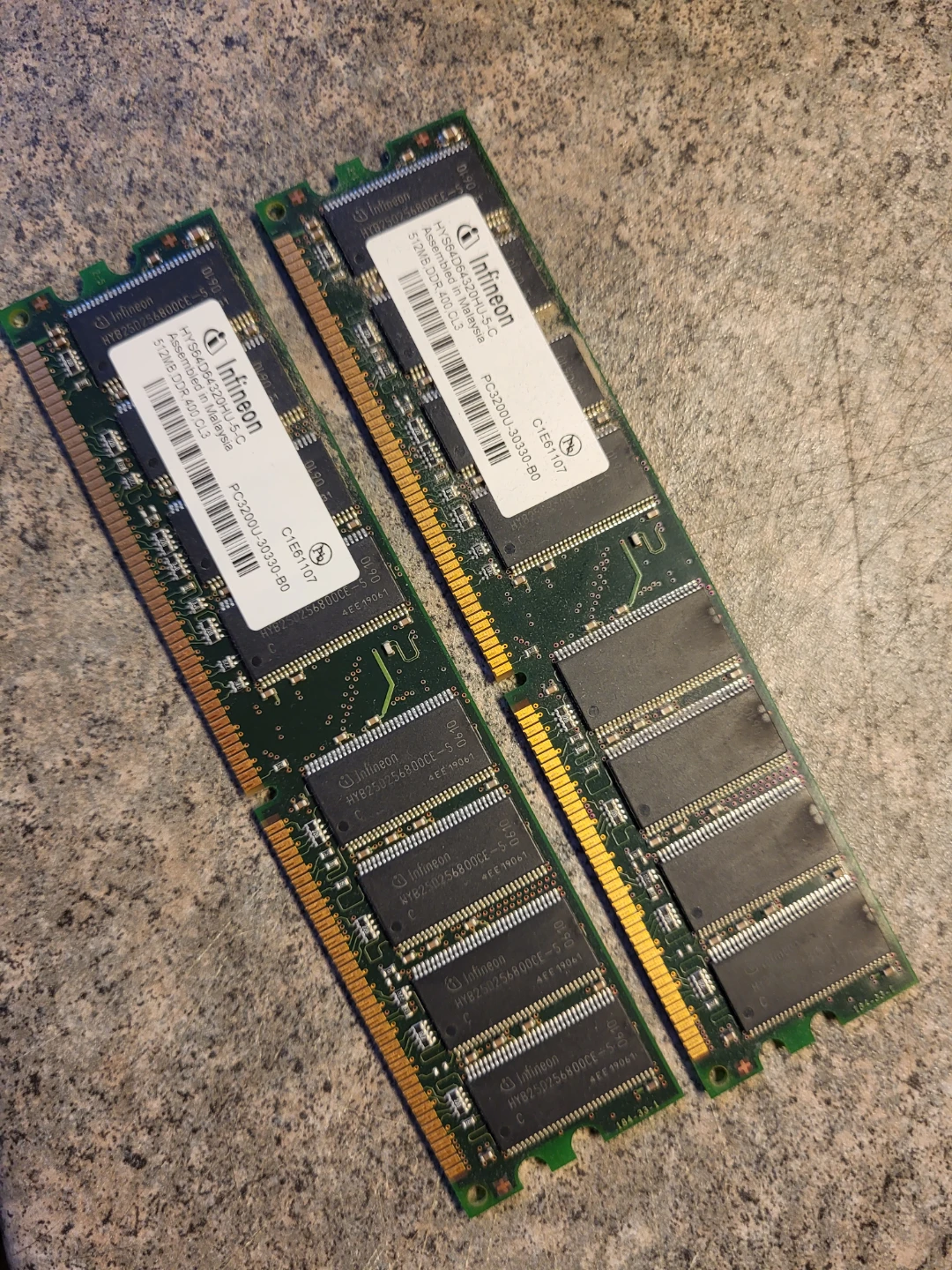 2x Infineon 512MB DDR 400 RAM Modules