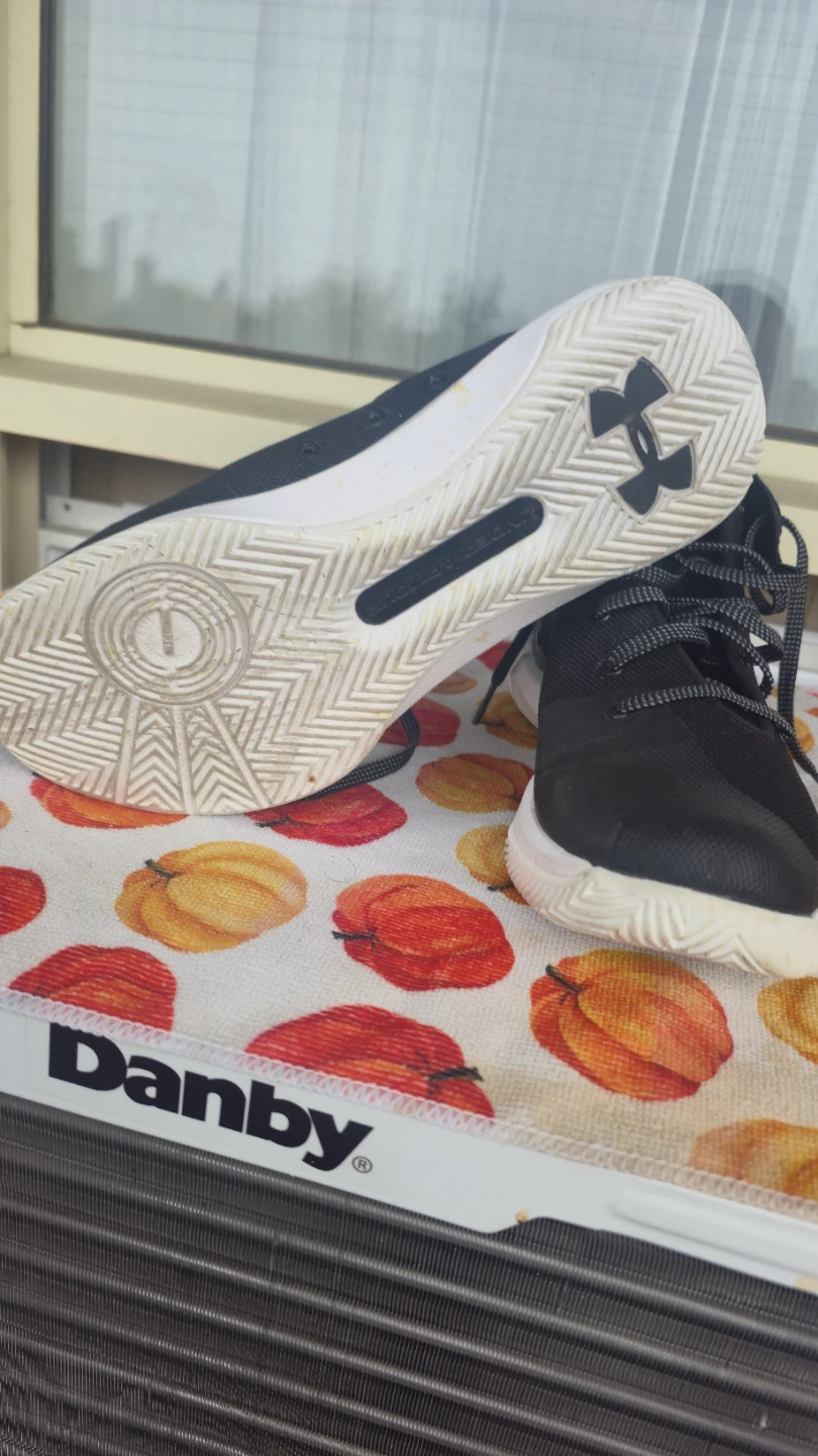 Under Armour Basketball Shoes Black - photo 4