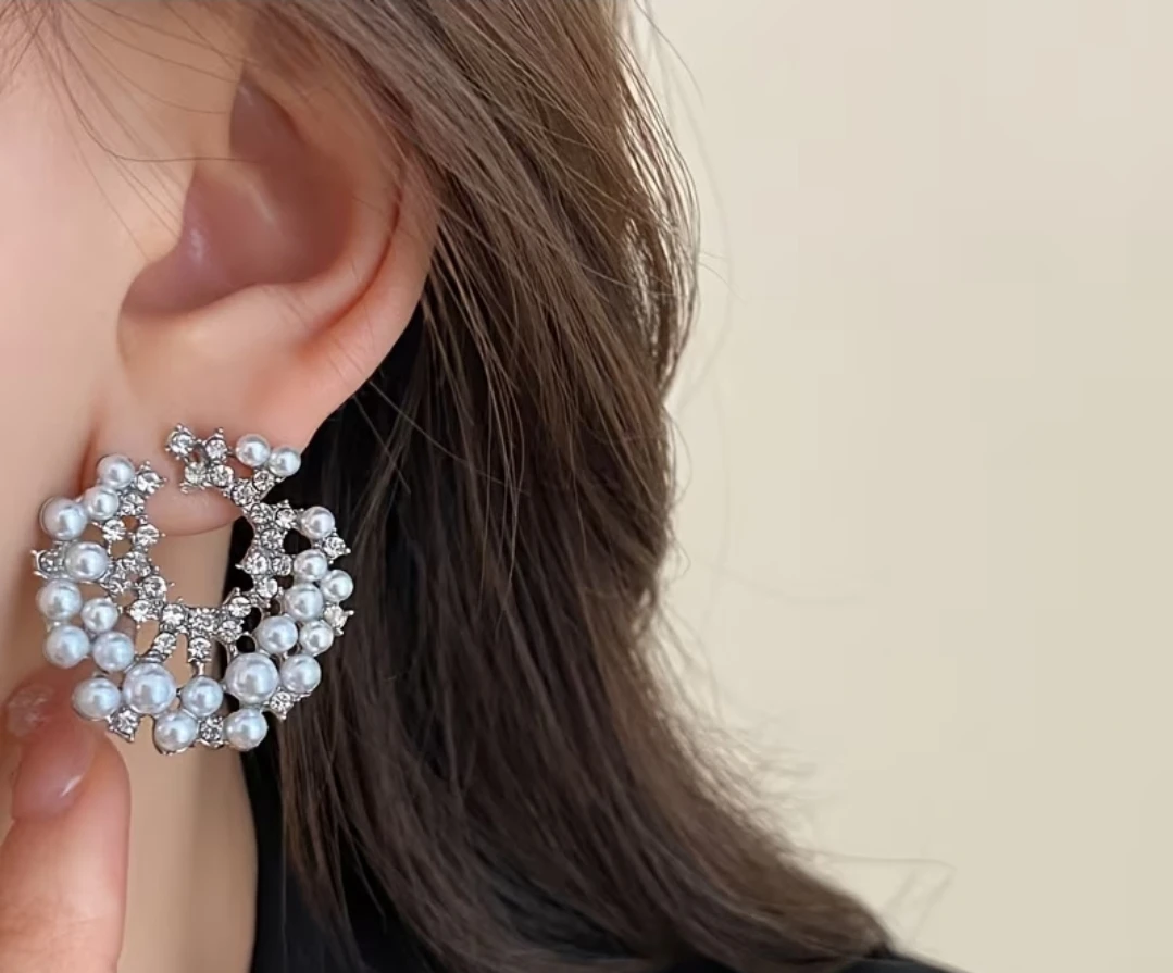 Pearl and Rhinestone Circle Earrings - photo 3