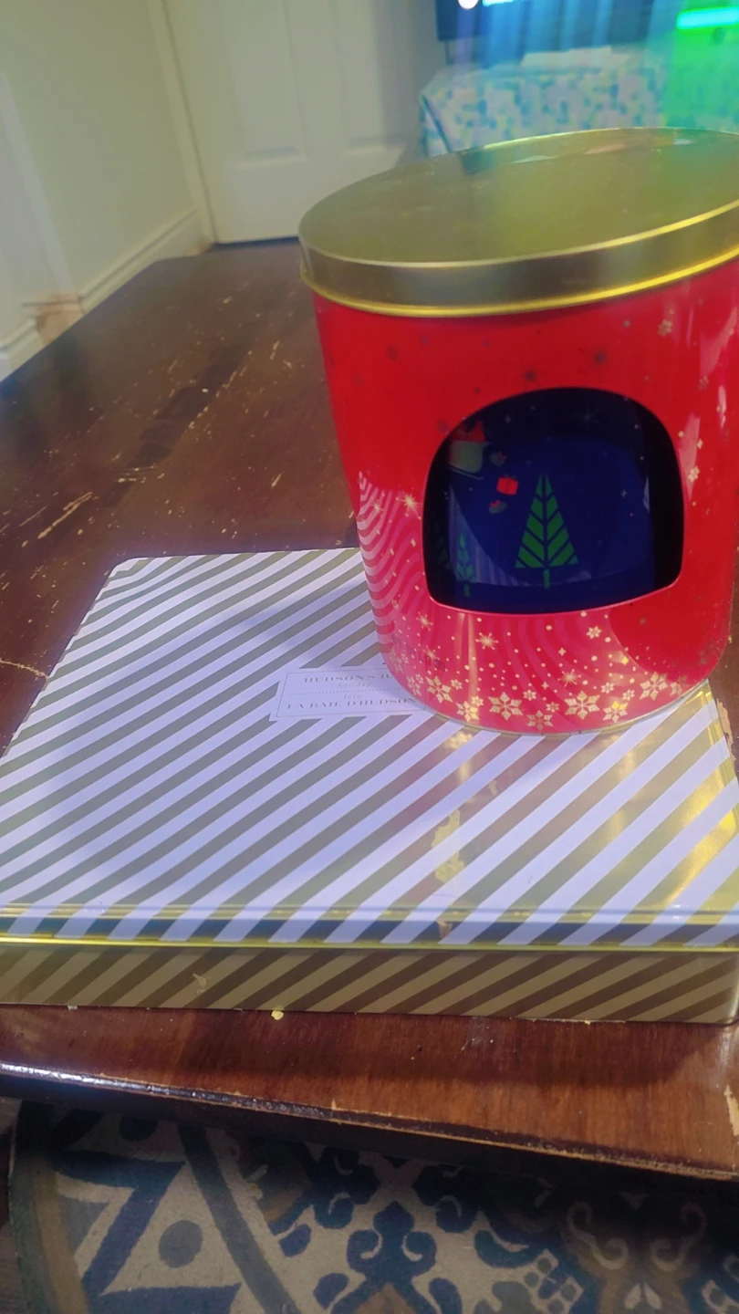 Hudson's Bay Holiday Tin Set