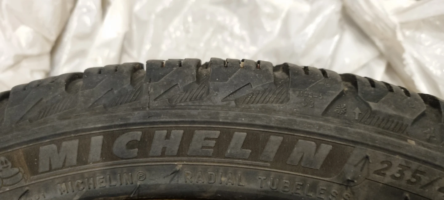 4 set of Michelin 235/40R18 Winter Tire on Steel Rim - photo 3