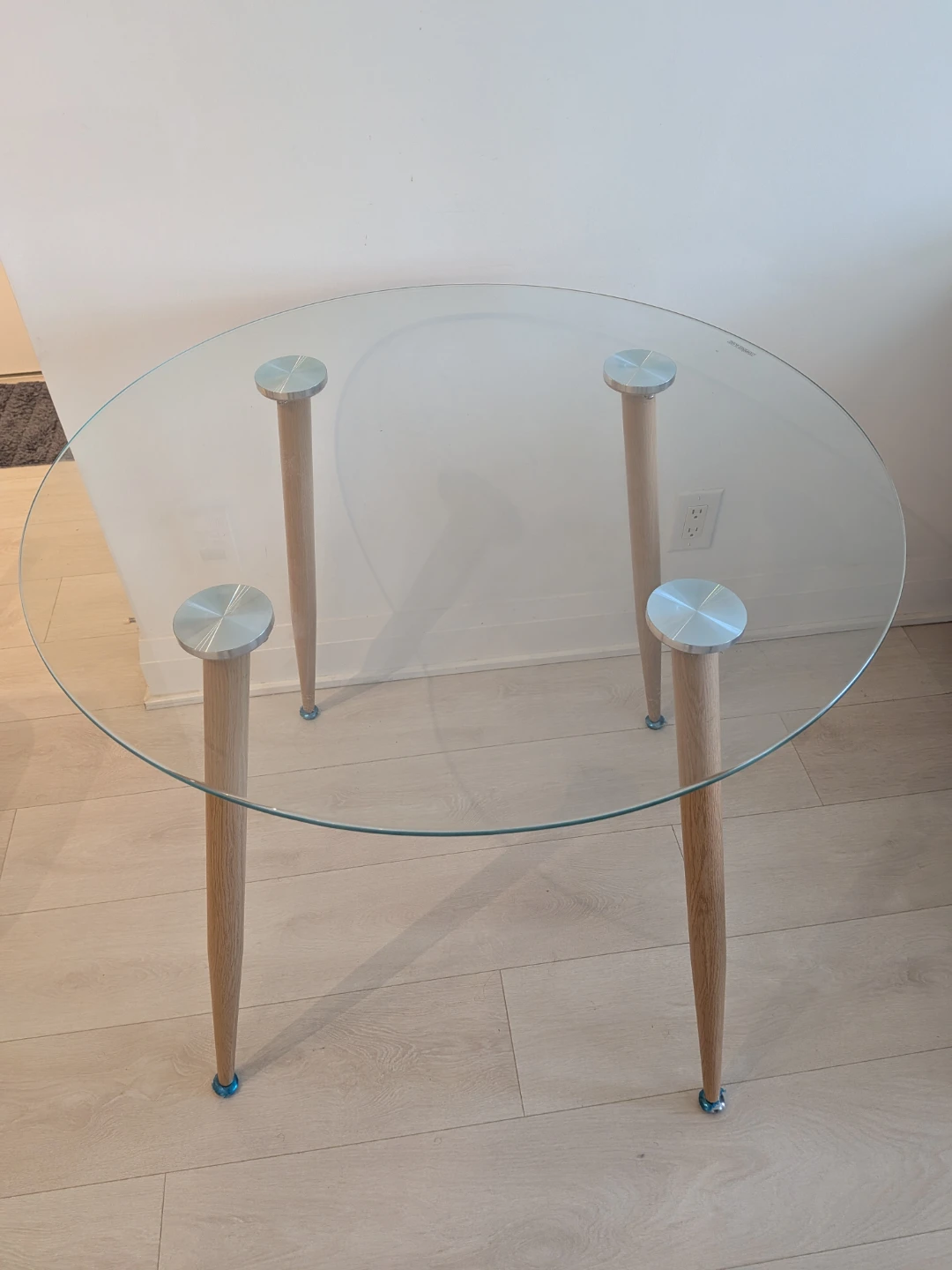 Move out sale: Glass top bistro table with metal legs - photo 3