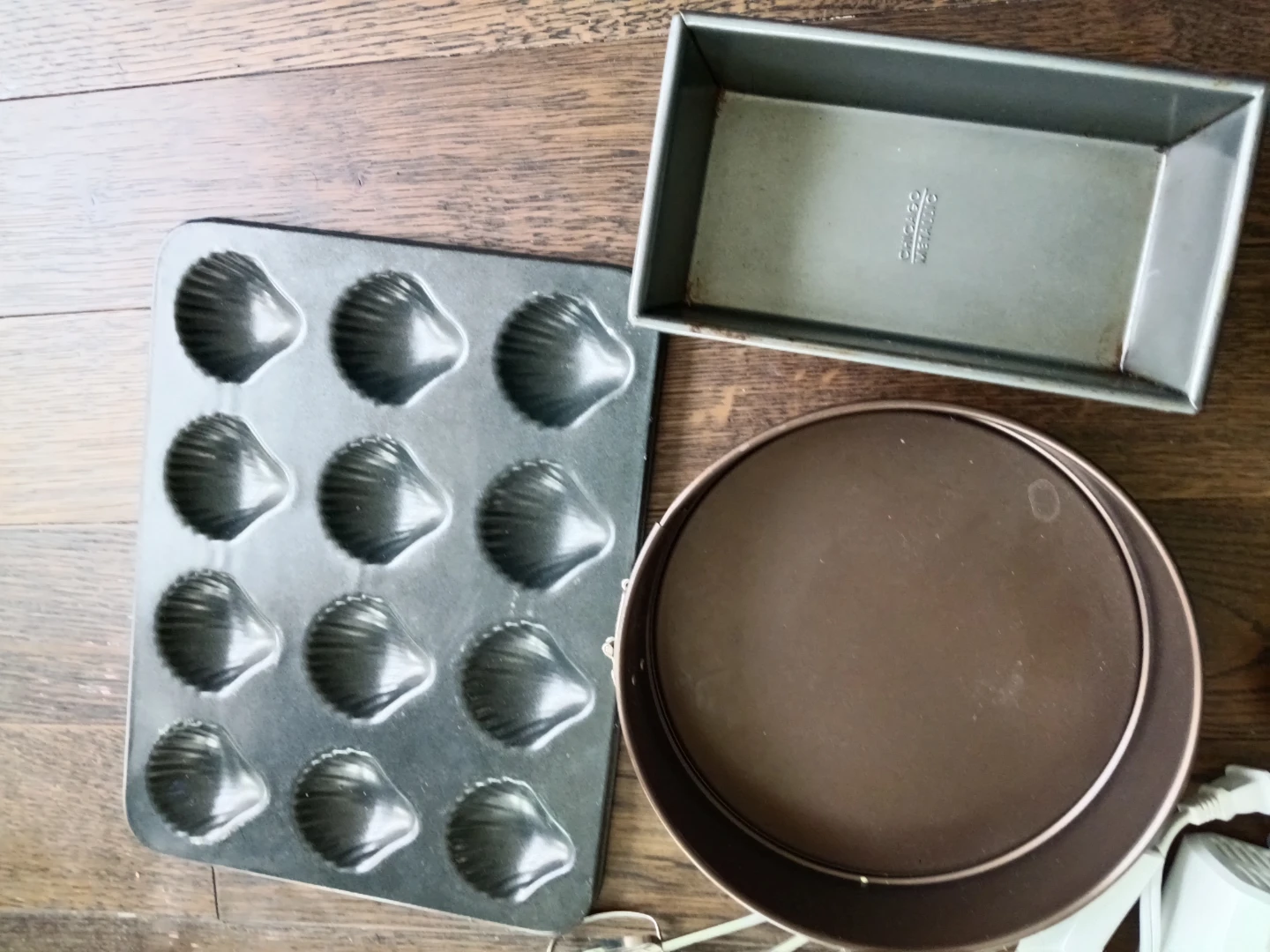 Baking Bundle with Hand Mixer and Tins and weighing machine - photo 3