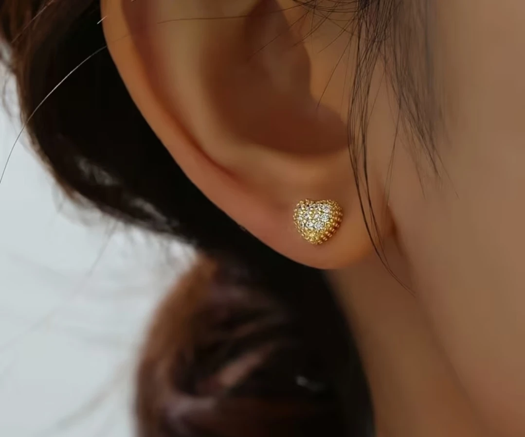 Gold-tone heart stud earrings with rhinestones - photo 4