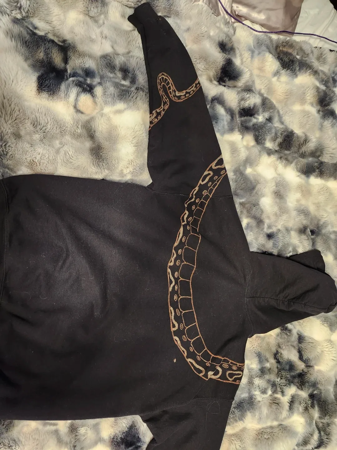 Black hoodie with snake graphic design - photo 2