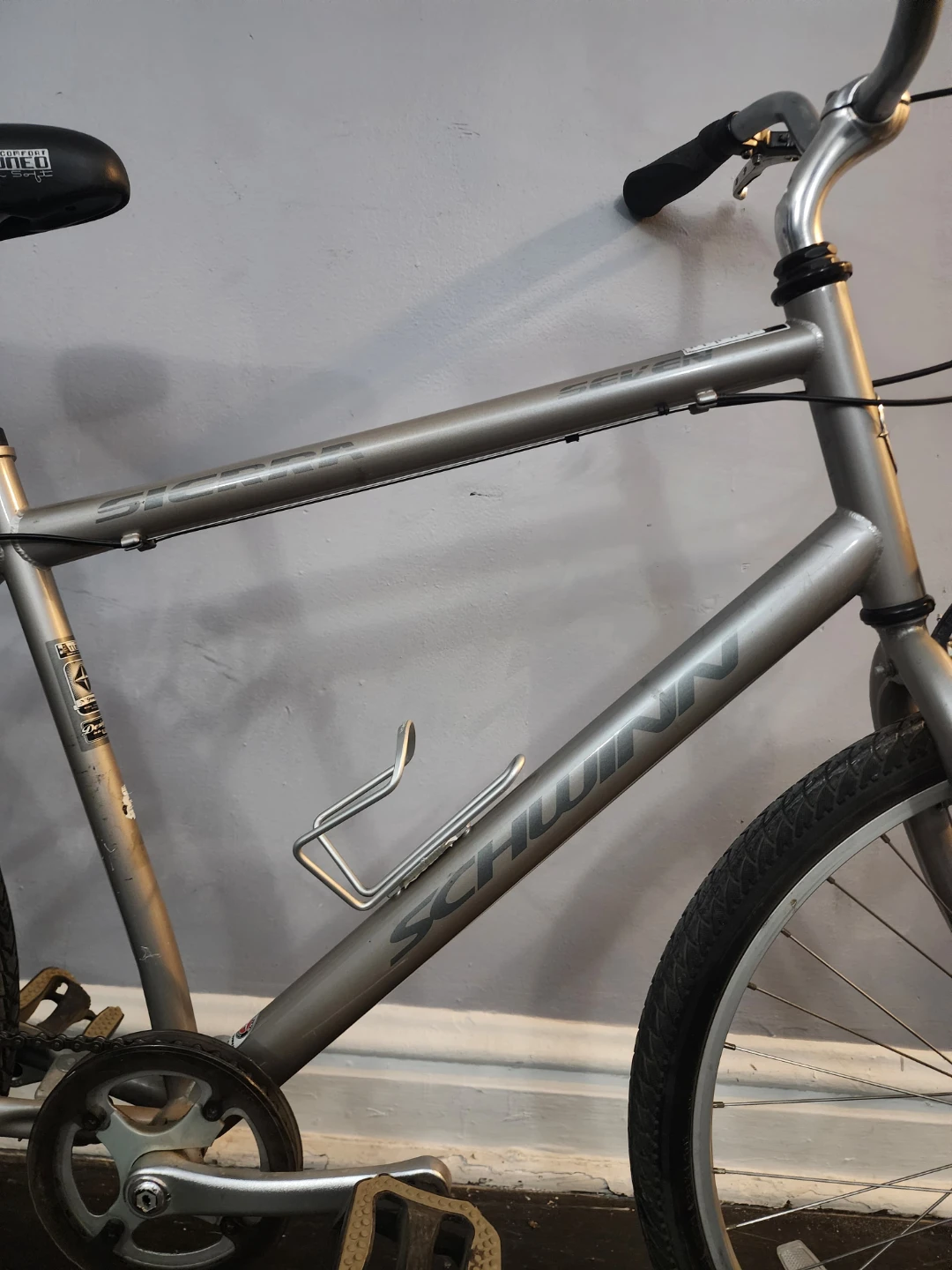 🚲✨ SCHWINN SILVER BIKE – 26” WHEELS – $120 ✨🚲 - photo 2