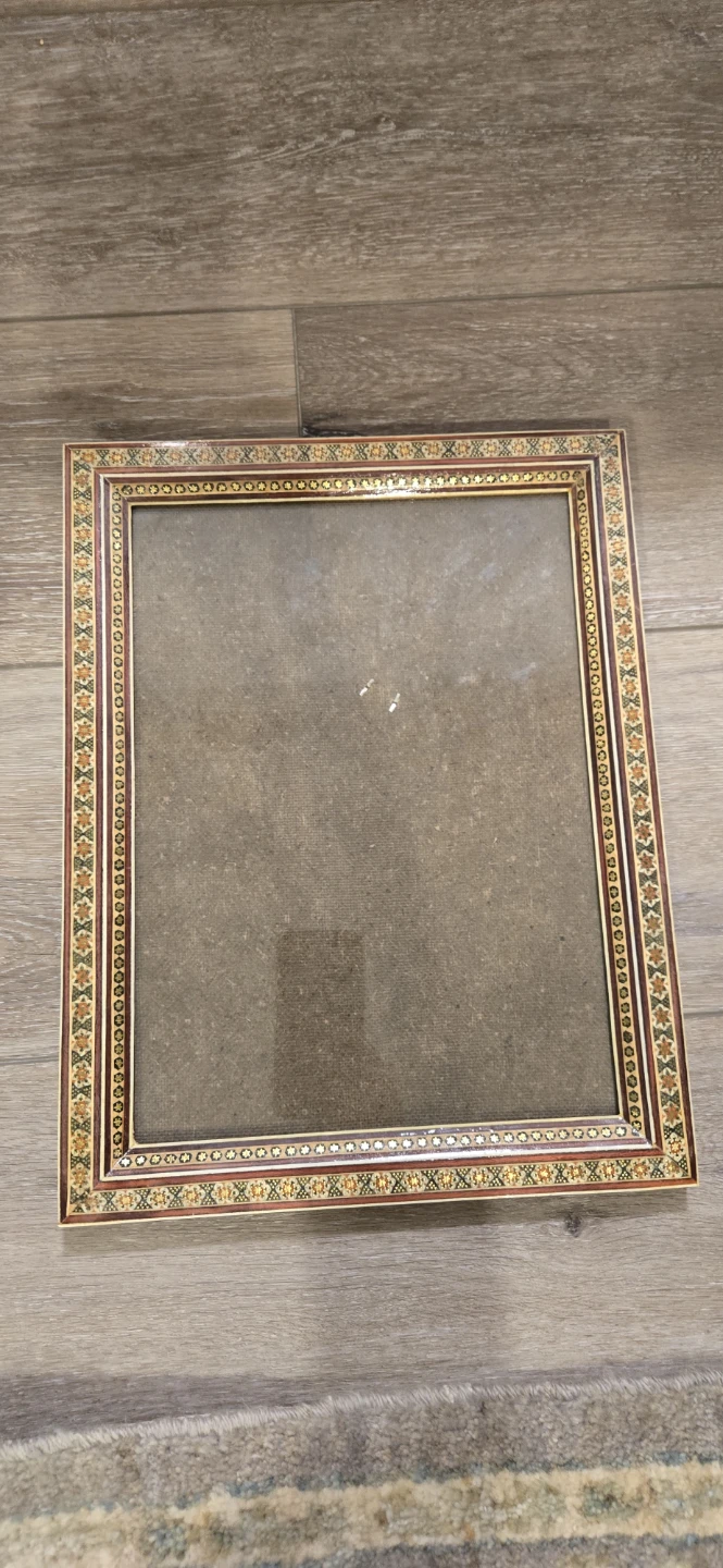 Khatam frame