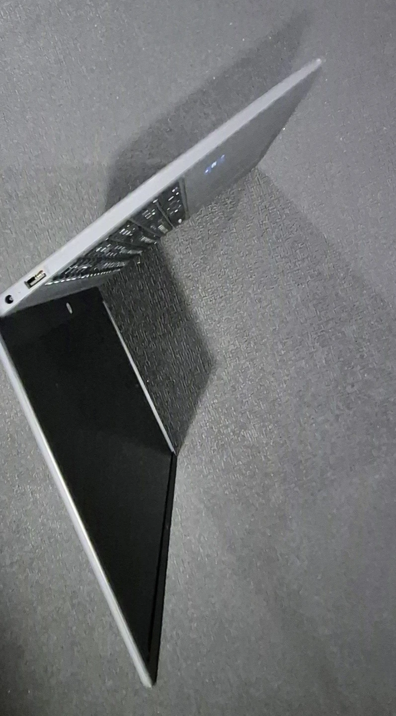 HP Laptop - photo 3