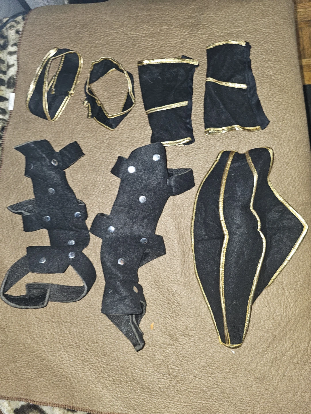 Men’s Roman Gladiator / Warrior Halloween Costume Set – Medium - photo 3