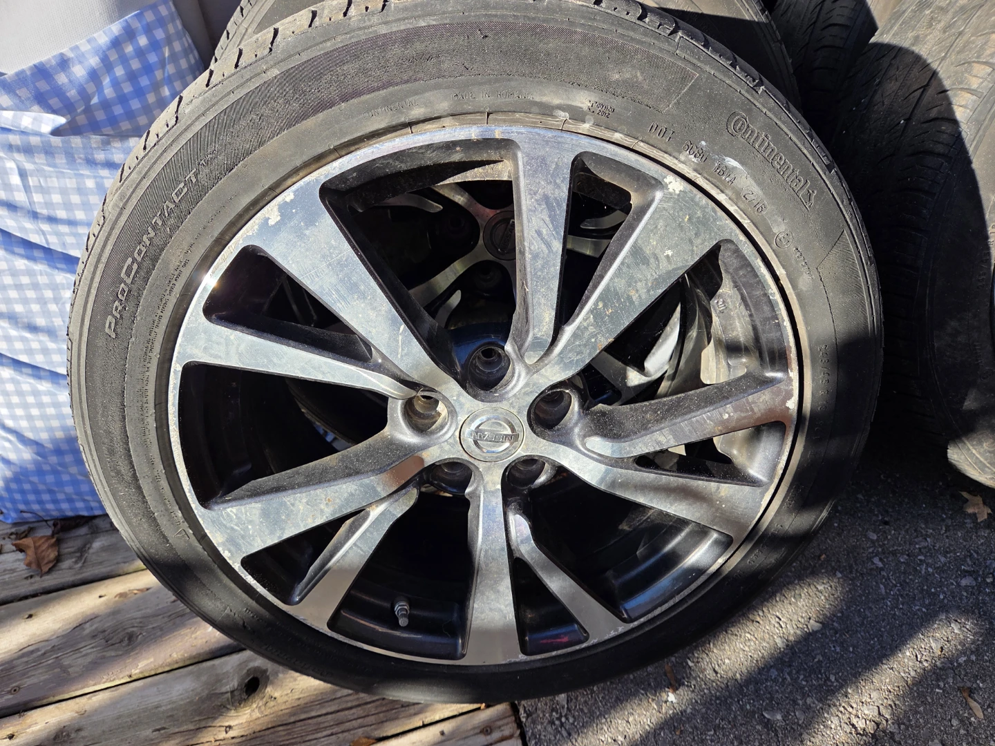Set of 4 Nissan Alloy Wheels with Continental Tires