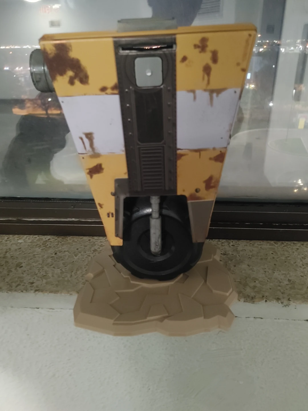 Borderlands Claptrap Cinema Collection Figure - photo 3