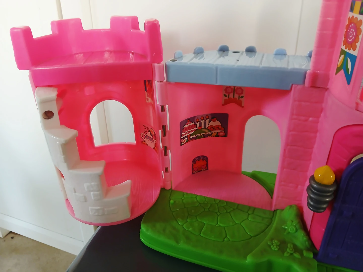FREE Fisher-Price Little People Princess Castle - photo 4