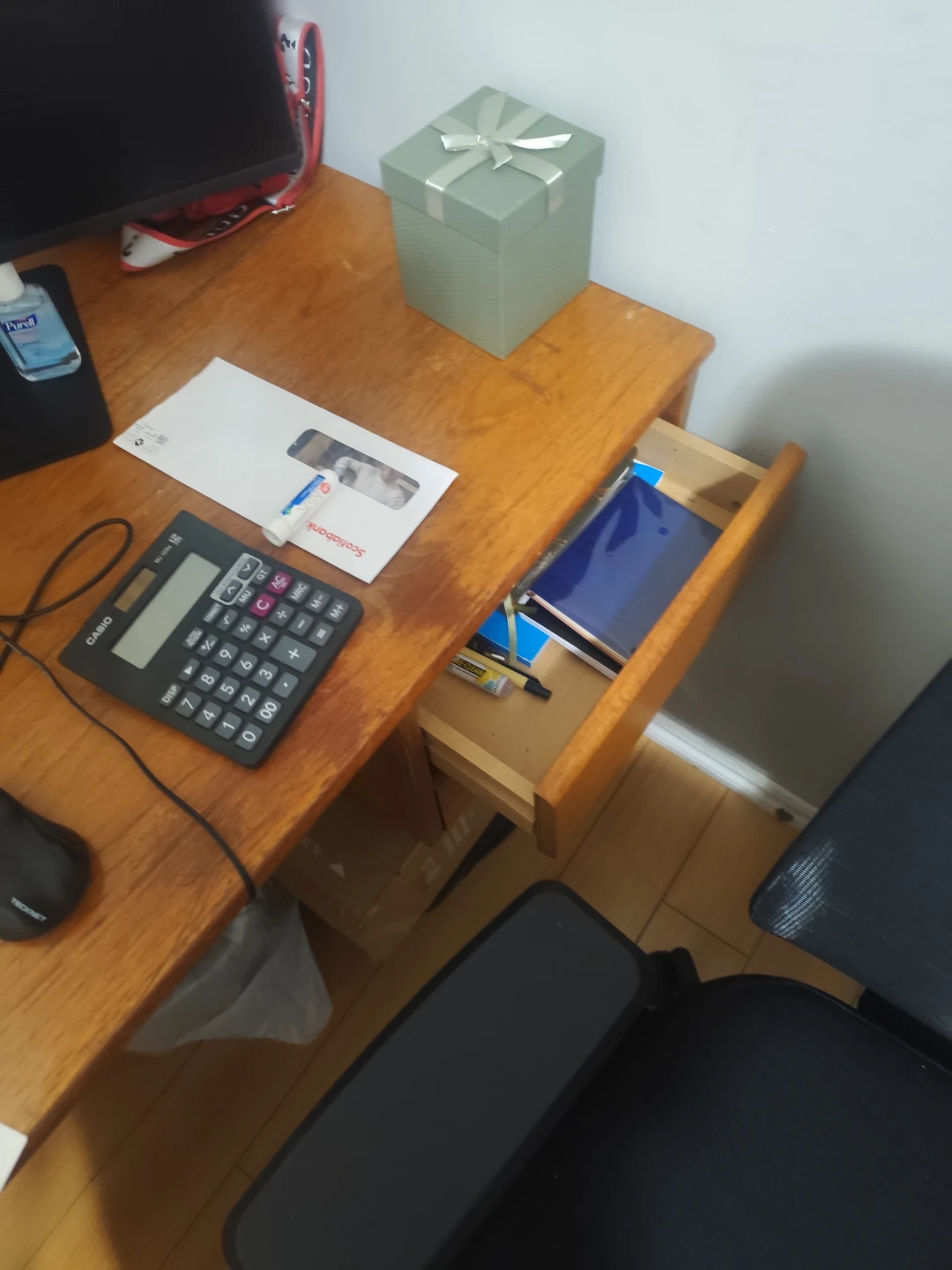 Wooden computer desk - photo 3