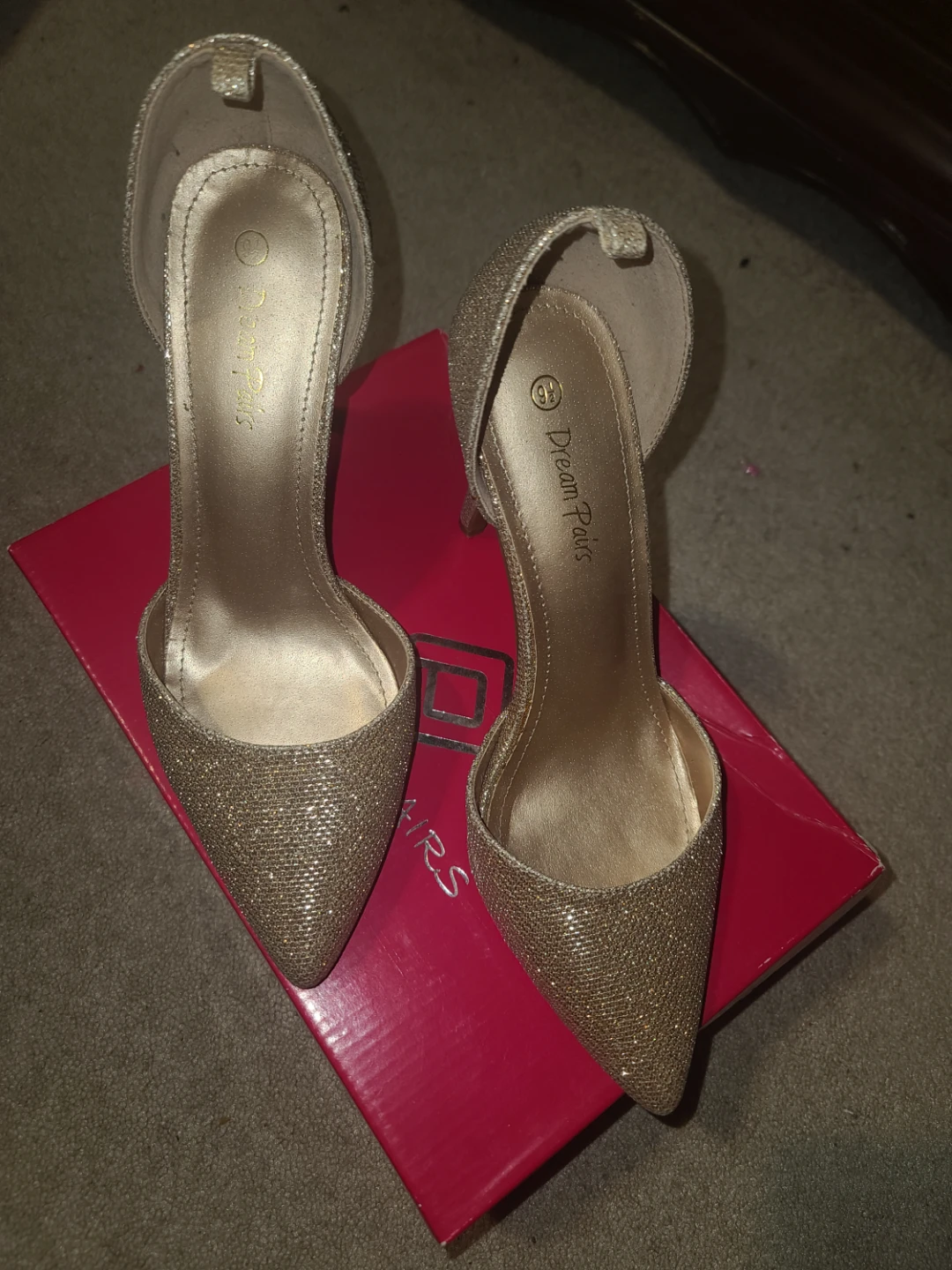 NWT Dream Pairs Gold Glitter Pumps
