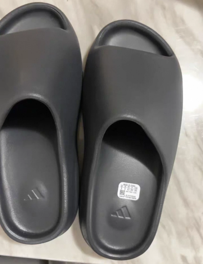 Yeezy Slides - photo 2