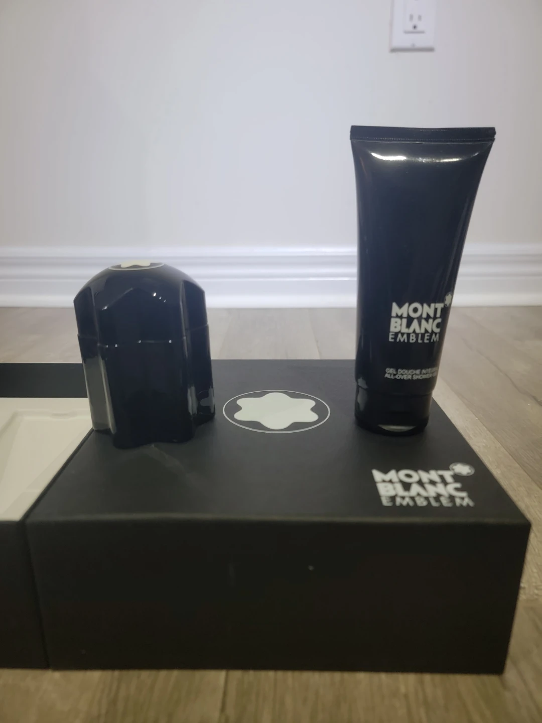 Montblanc Emblem Shower Gel and Accessory - photo 3