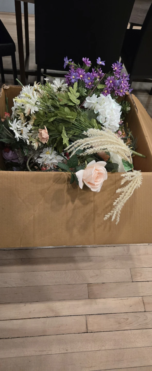 Assorted faux flowers - photo 2