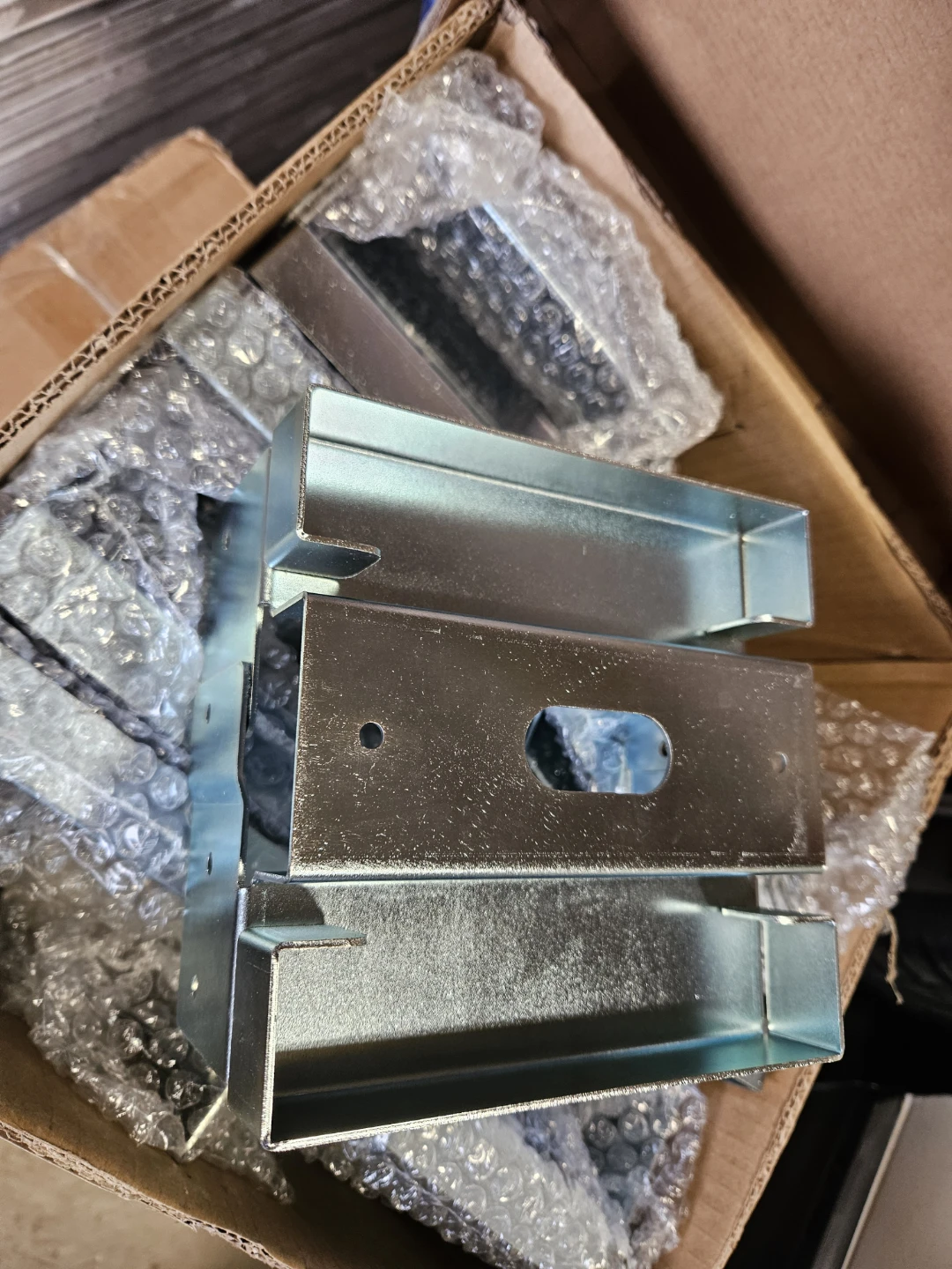 Nine Metal 6x6 post mounting brackets - photo 3