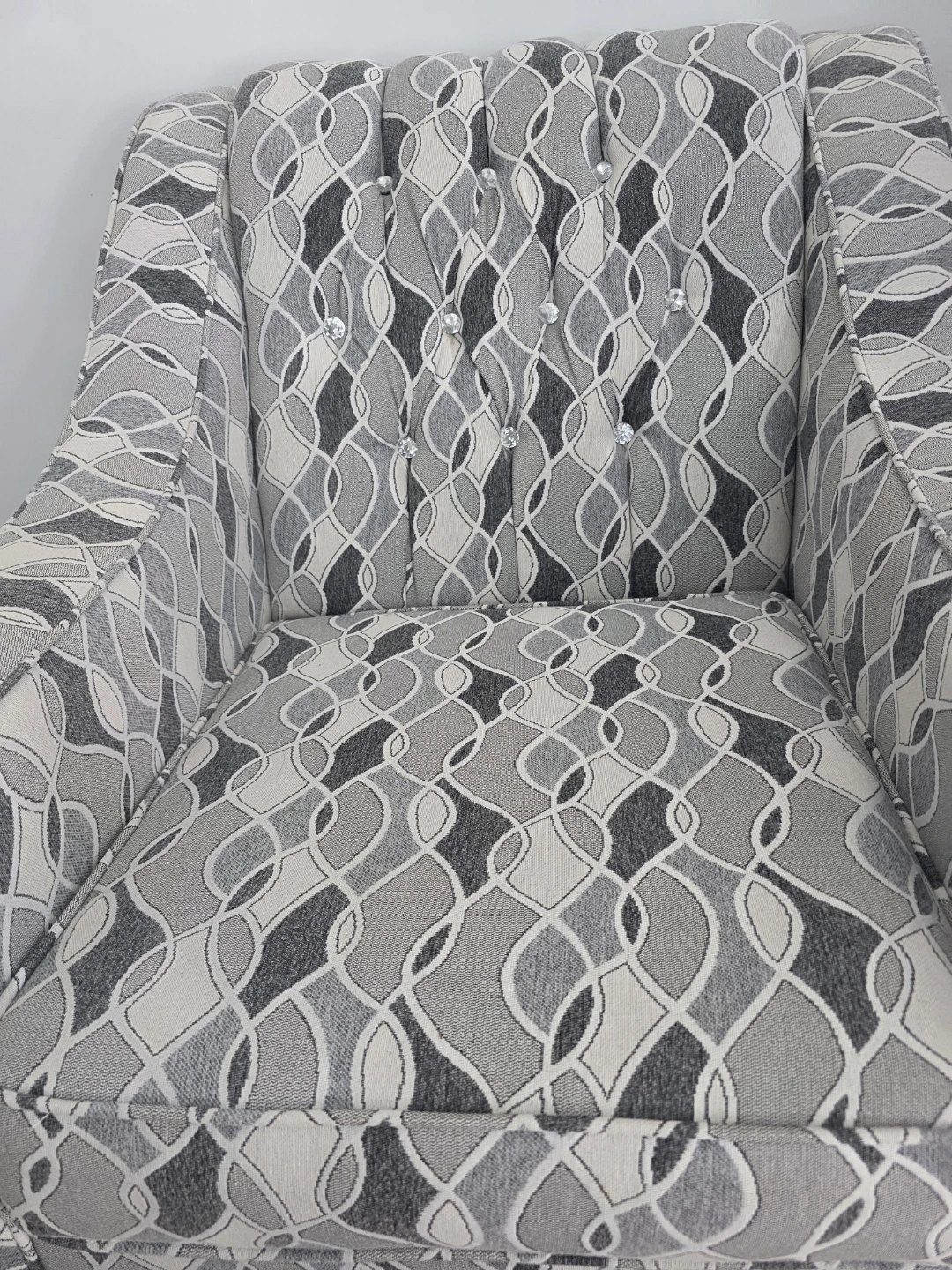 Grey patterned accent chair with crystal buttons - photo 3