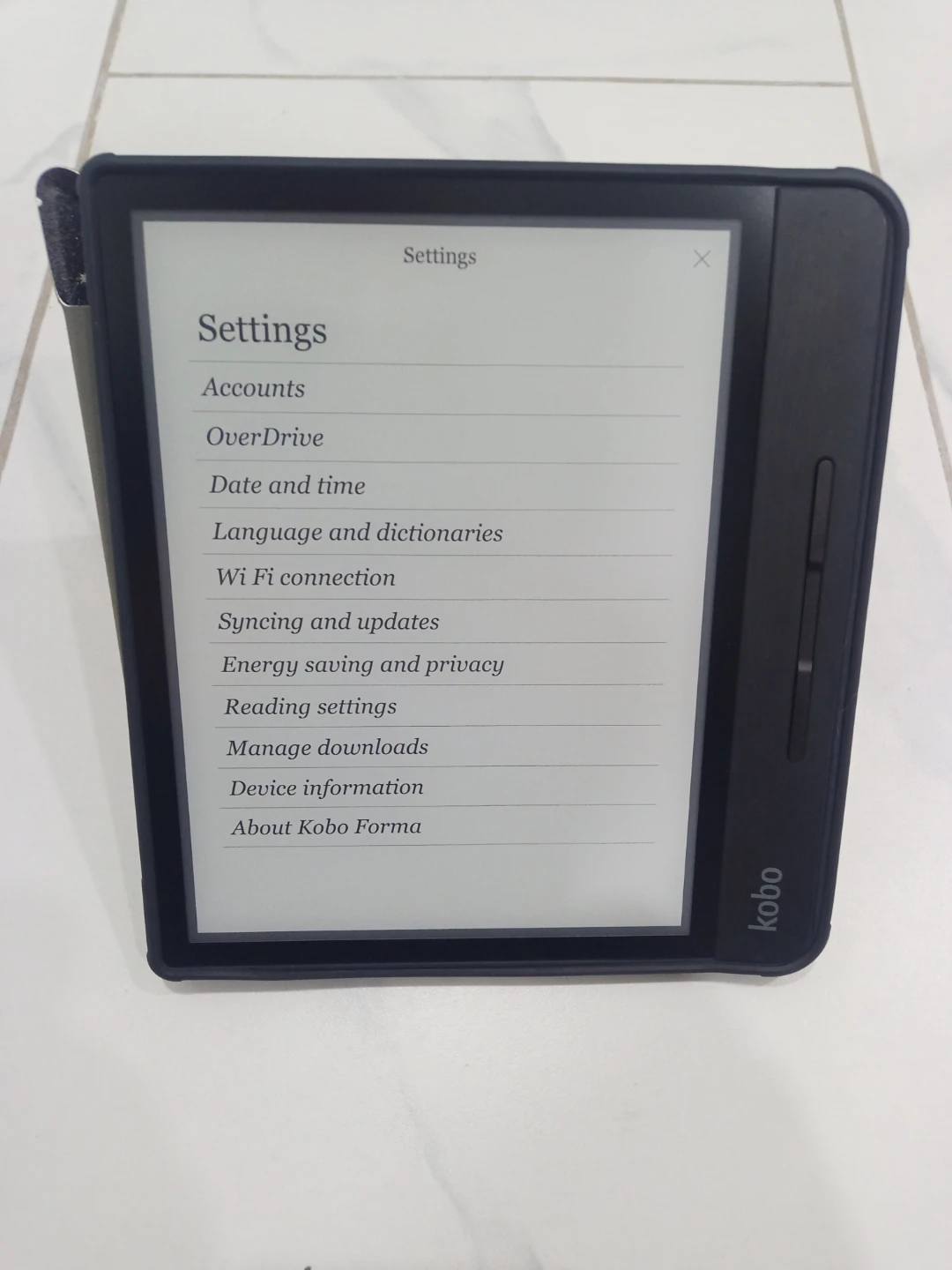 Kobo Forma  8" e-reader with brand new case & cable - photo 4