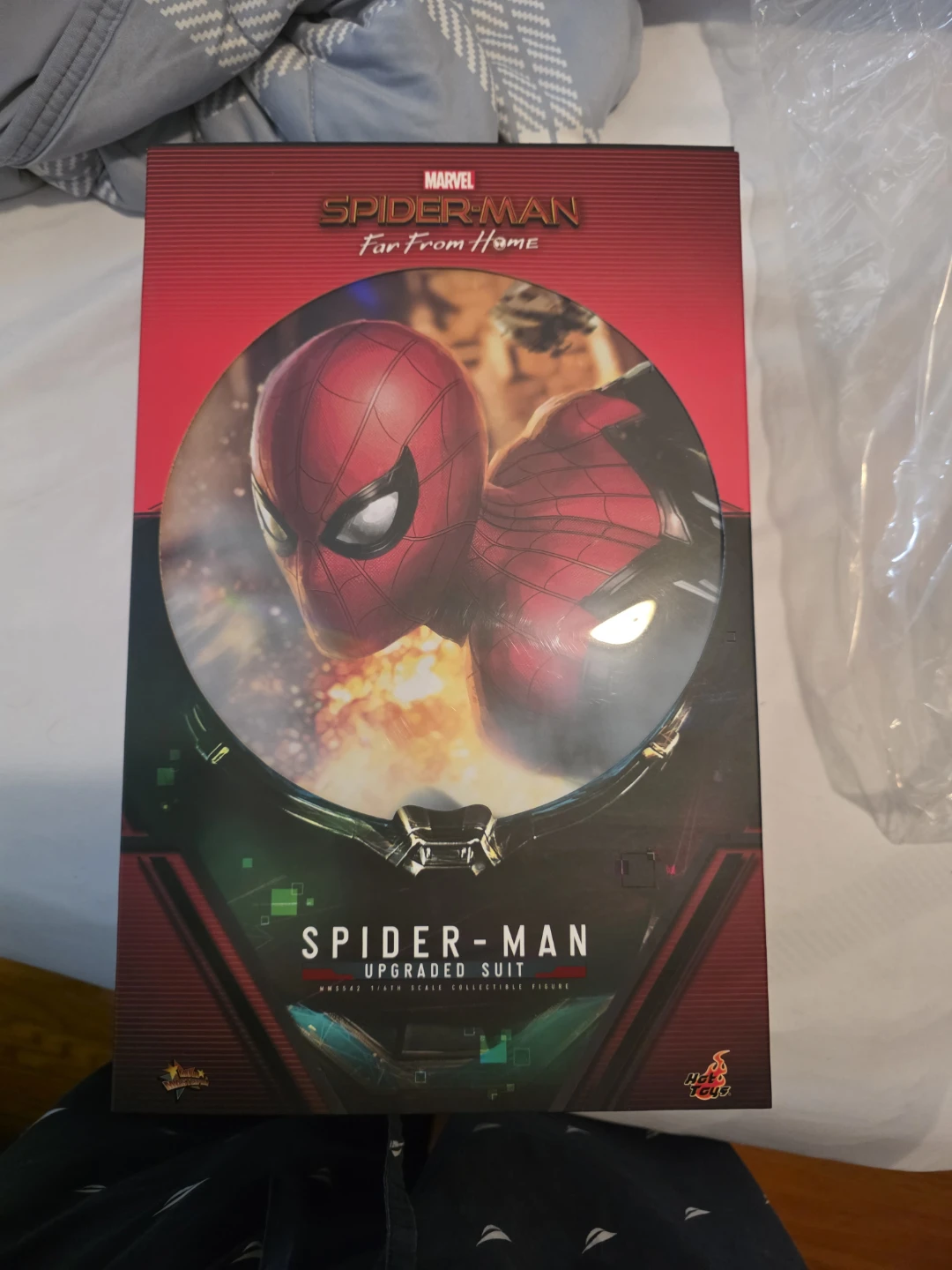 Hot Toys Spider-Man Upgraded Suit 1/6 Scale Figure
