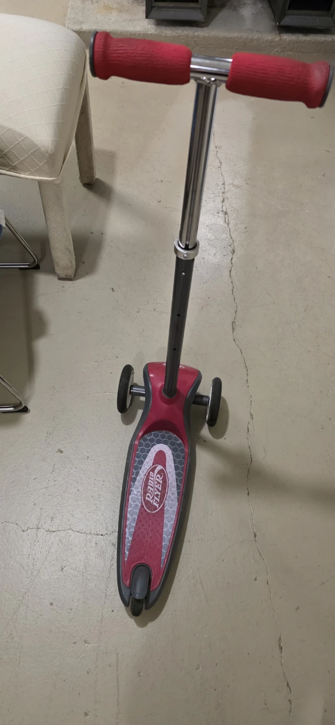 Radio Flyer Kids 3-Wheel Scooter - photo 2