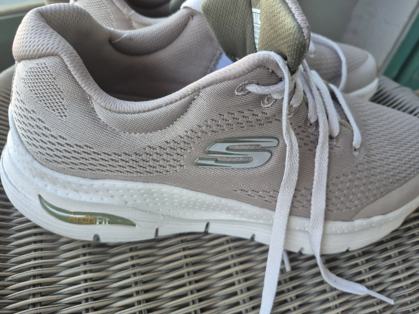 Skechers Arch Fit Women's Sneakers - Size 8 - photo 2