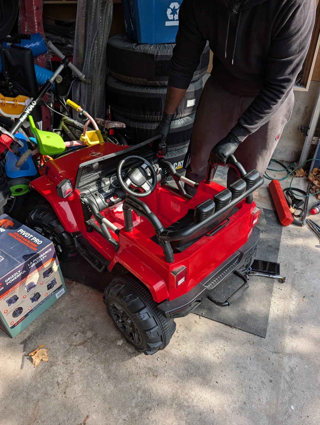 Red Kids Ride-On Jeep Style Electric Vehicle - photo 5