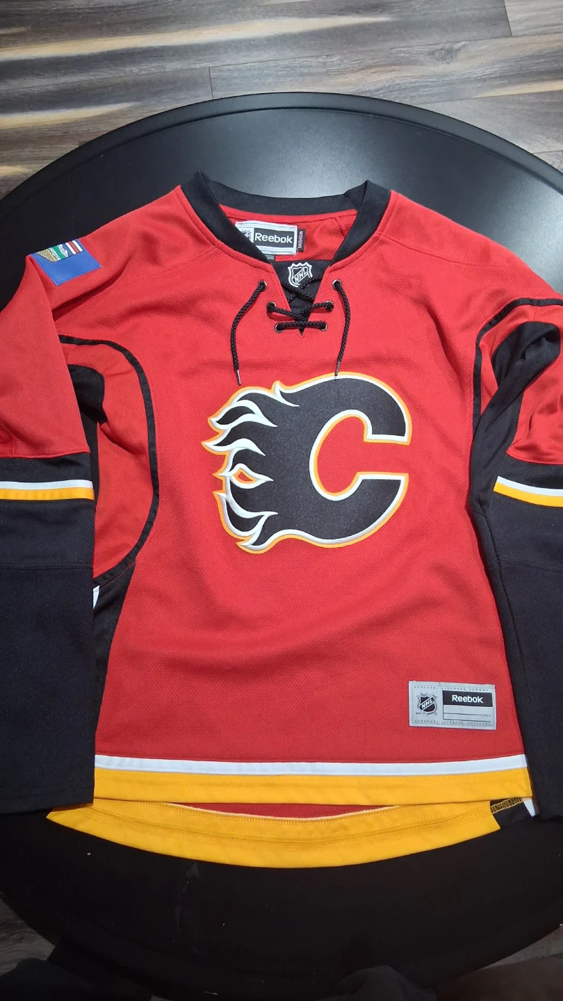Reebok Calgary Flames NHL Women's Jersey size L