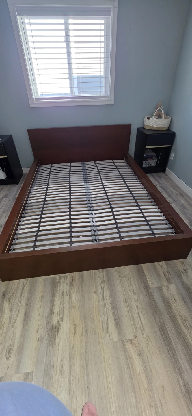 Dark Wood, Queen Bed Frame. - photo 3