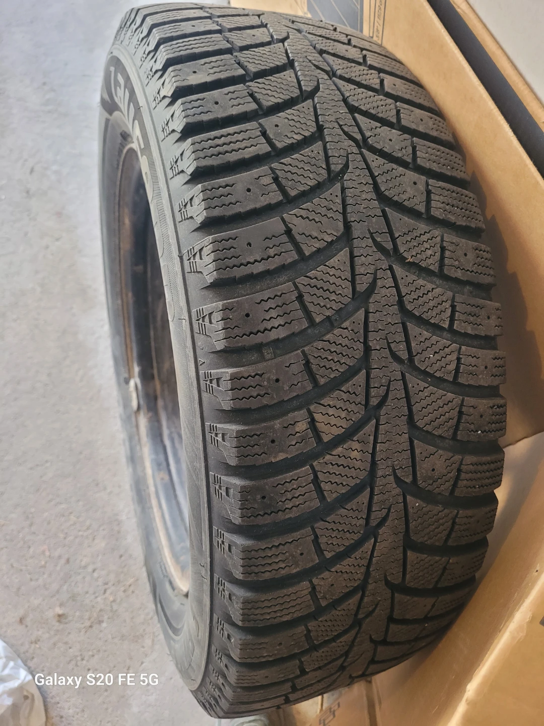 Laufenn 225/60R17 Tire on Steel Rim - photo 2