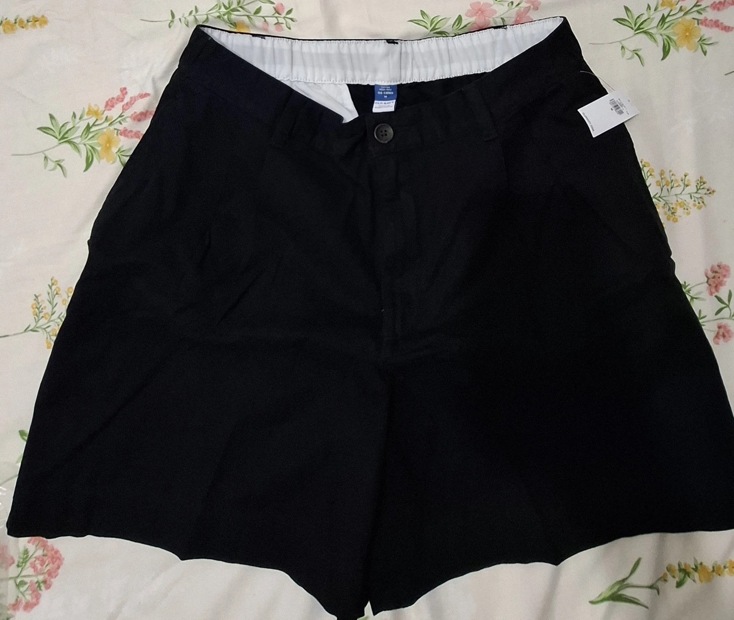 2-Old Navy Extra High-Rise Go Chino Shorts in Black and Beige - photo 2