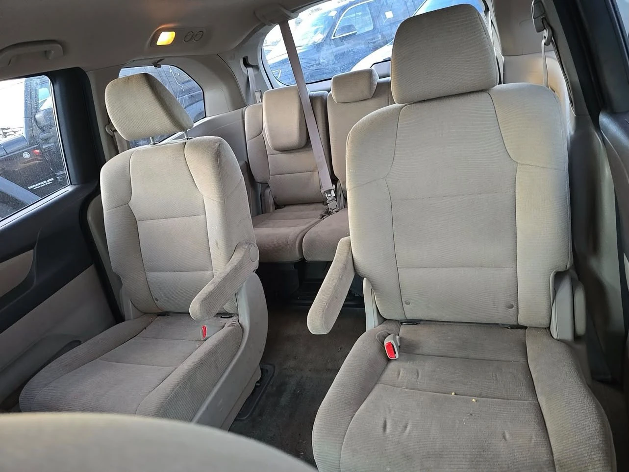 Maroon Honda Odyssey Minivan - photo 5