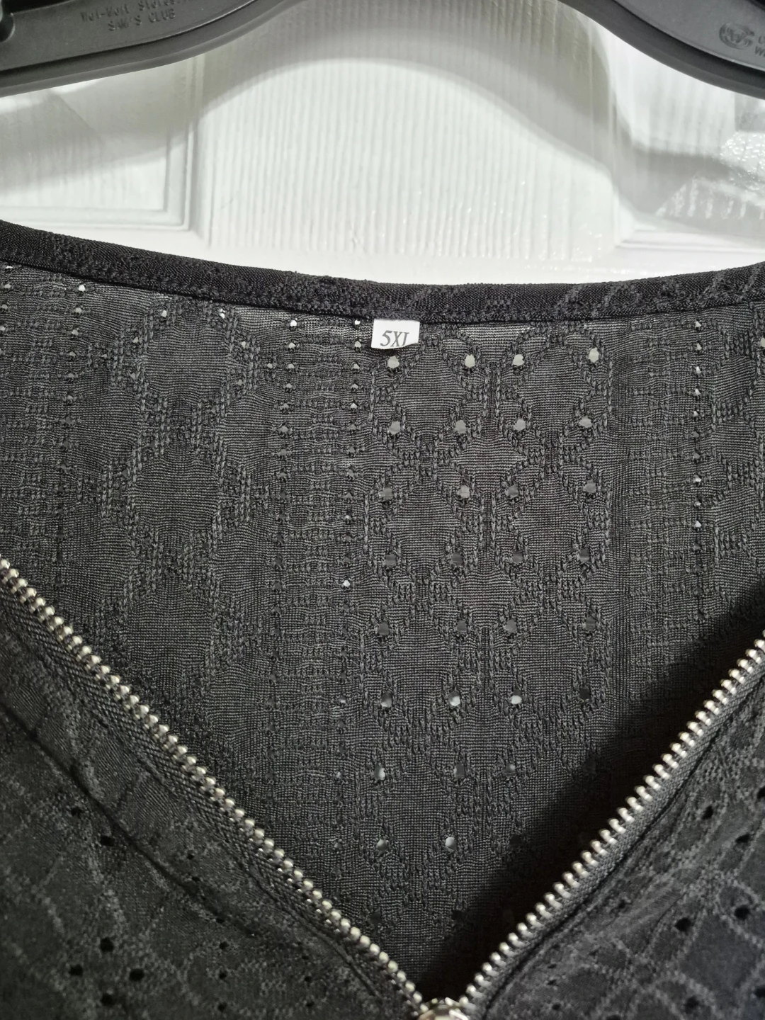 Ladies Size 5X Black Tank Top Blouse - photo 3