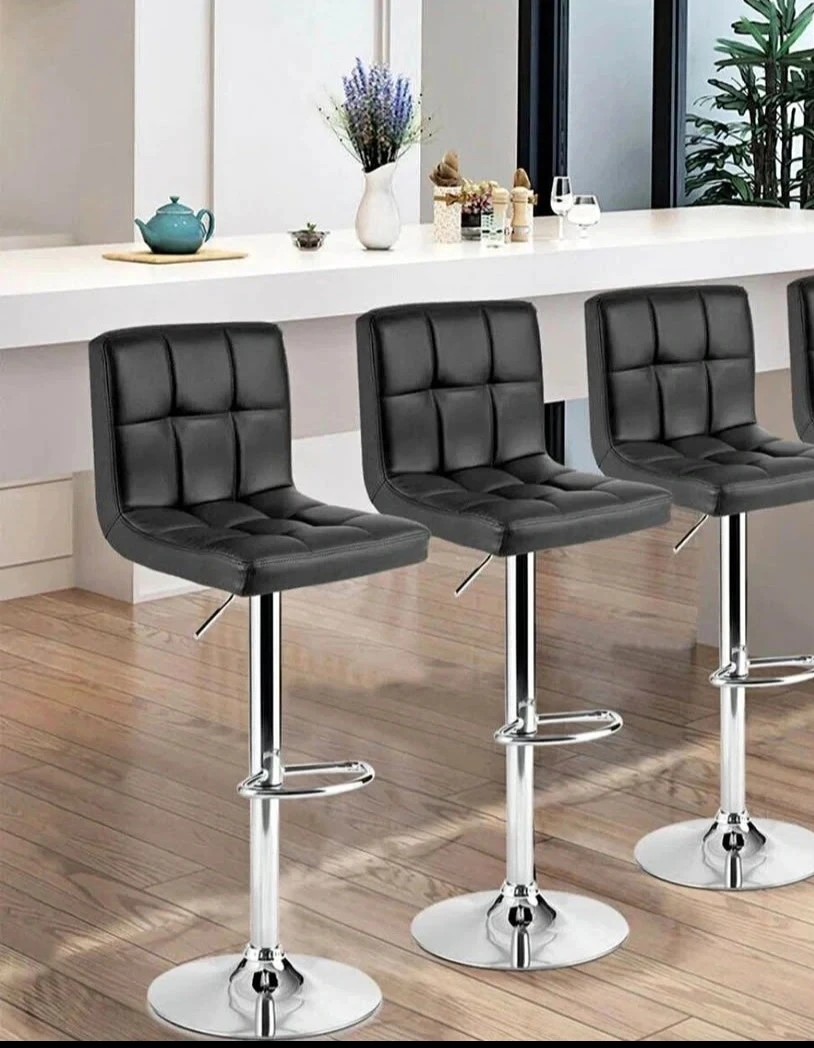 Like new Set of 3 adjustable baar stools