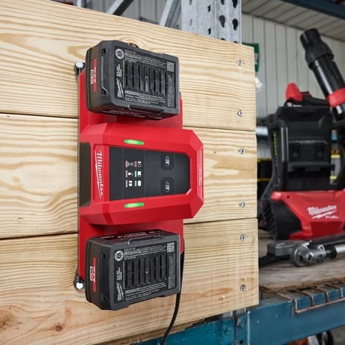 Milwaukee M18 Dual Bay Simultaneous Super Charger